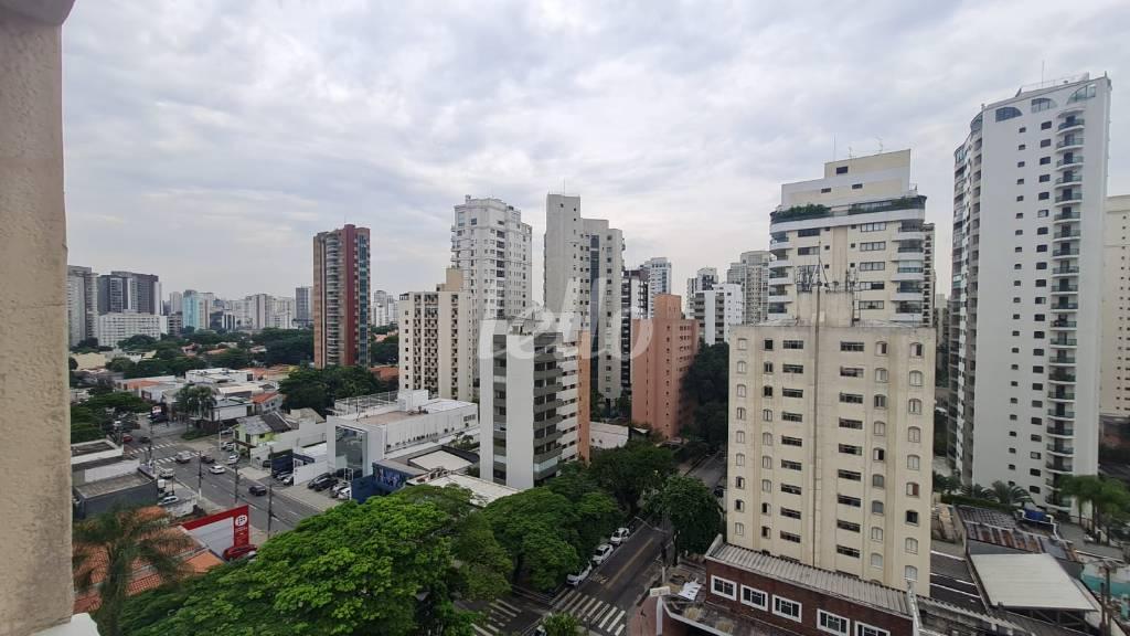 VISTA de Apartamento à venda, Padrão com 86 m², 3 quartos e 1 vaga em Moema - São Paulo