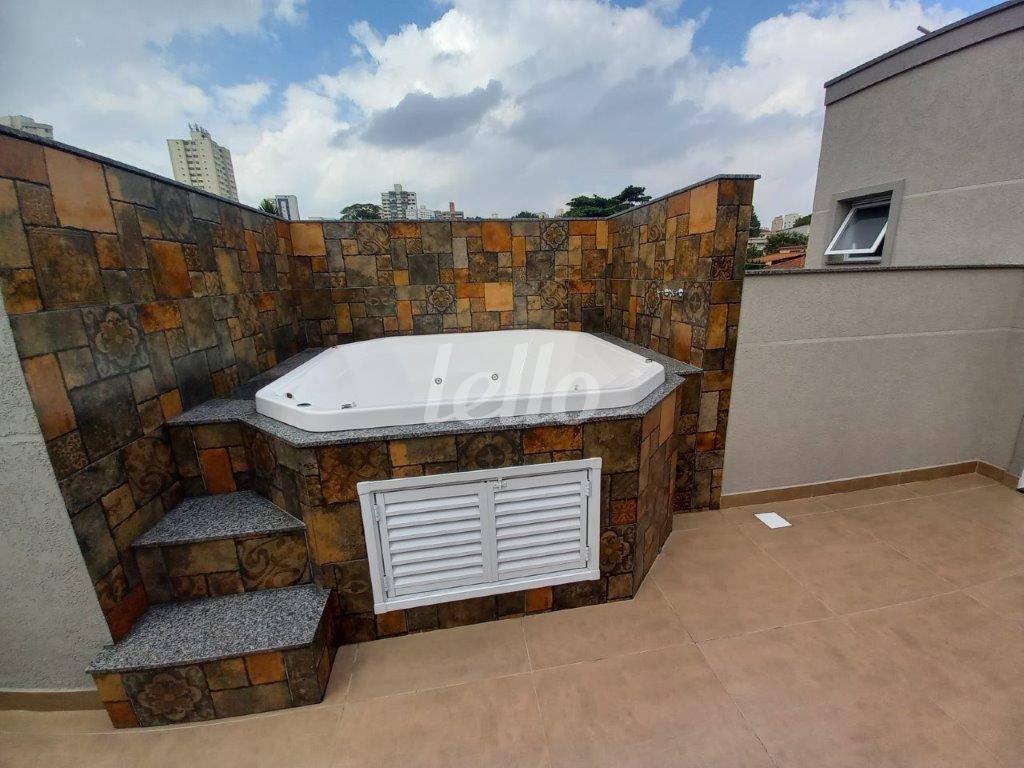 VARANDA COM JACUZZI de Casa à venda, sobrado com 170 m², 3 quartos e 2 vagas em Mirandopolis - São Paulo