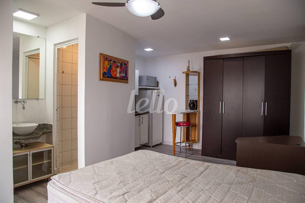 SALA de Apartamento para alugar, Padrão com 27 m², 1 quarto e 1 vaga em Consolação - São Paulo