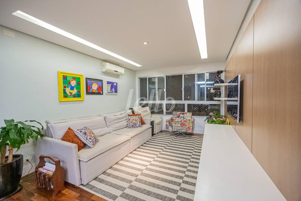SALA de Apartamento para alugar, Padrão com 130 m², 3 quartos e 2 vagas em Itaim Bibi - São Paulo