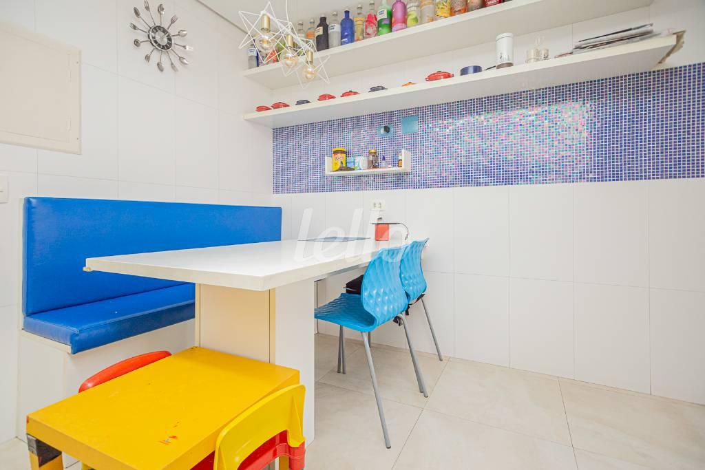 COZINHA de Apartamento para alugar, Padrão com 130 m², 3 quartos e 2 vagas em Itaim Bibi - São Paulo