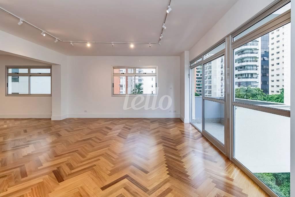 SALA de Apartamento à venda, Padrão com 181 m², 3 quartos e 3 vagas em Jardim Paulista - São Paulo
