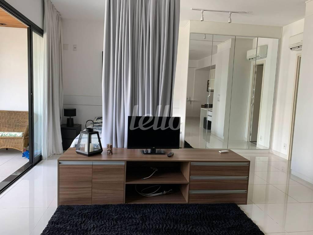 SALA de Apartamento para alugar, Padrão com 66 m², 1 quarto e 1 vaga em Vila Olímpia - São Paulo