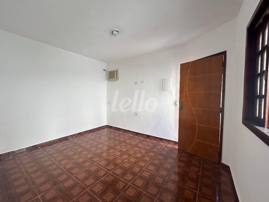 DORMITORIO de Casa à venda, térrea com 83 m², 2 quartos e 4 vagas em Vila Mazzei - São Paulo