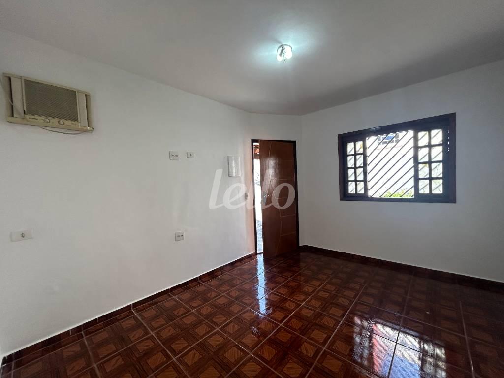 DORMITORIO de Casa à venda, térrea com 83 m², 2 quartos e 4 vagas em Vila Mazzei - São Paulo