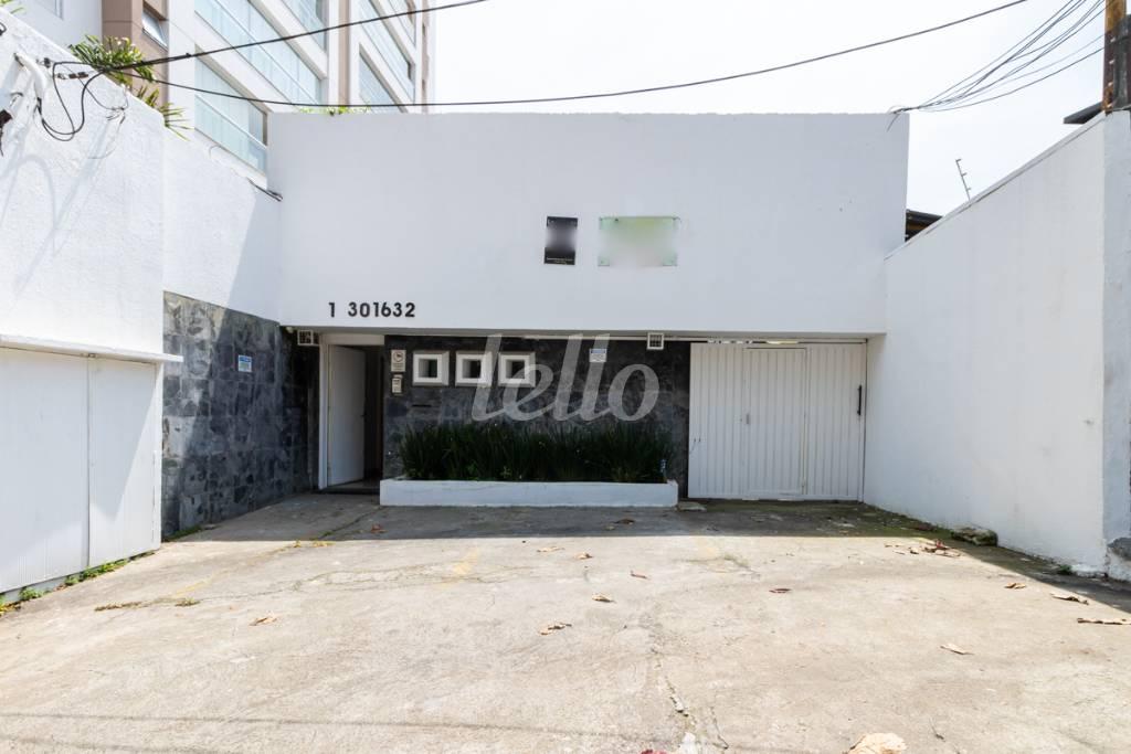 42 FACHADA de Casa para alugar, sobrado com 371 m², e em Sumaré - São Paulo