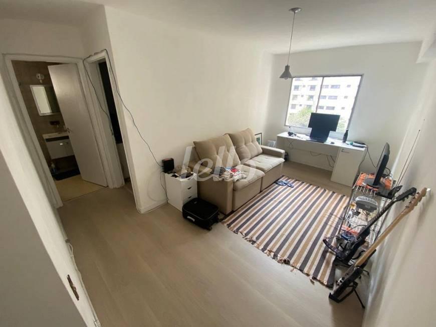 SALA de Apartamento à venda, Padrão com 44 m², 1 quarto e 1 vaga em Vila Nova Conceição - São Paulo