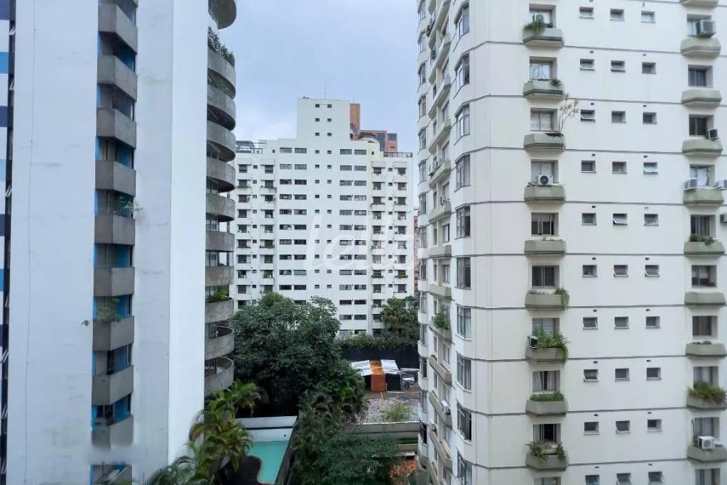 VISTA de Apartamento à venda, Padrão com 44 m², 1 quarto e 1 vaga em Vila Nova Conceição - São Paulo