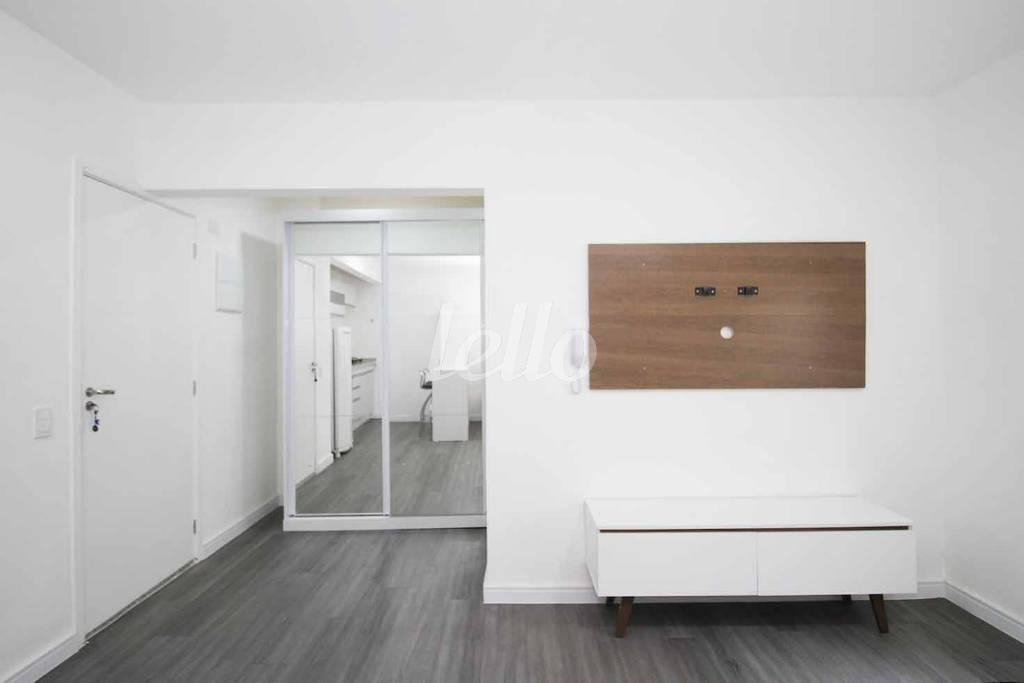DORMITÓRIO de Apartamento para alugar, Studio com 28 m², 1 quarto e em Bela Vista - São Paulo