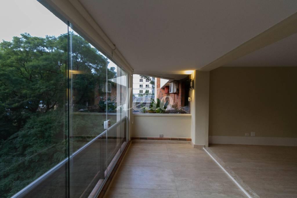 SACADA de Apartamento para alugar, Padrão com 284 m², 3 quartos e 4 vagas em Jardim Europa - São Paulo
