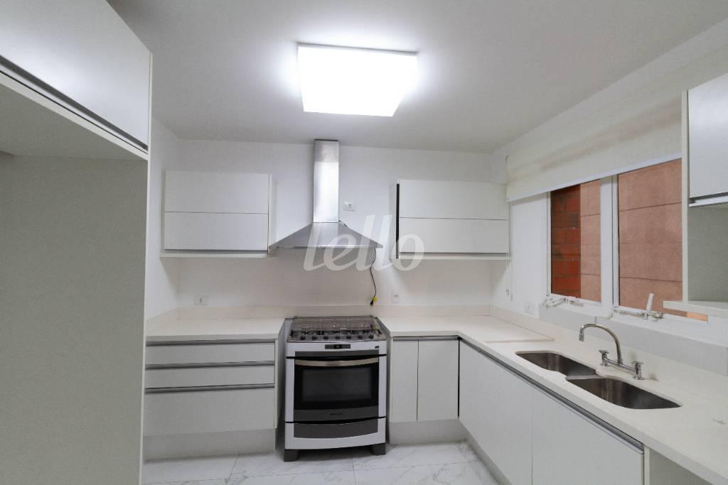 COZINHA de Apartamento para alugar, Padrão com 284 m², 3 quartos e 4 vagas em Jardim Europa - São Paulo