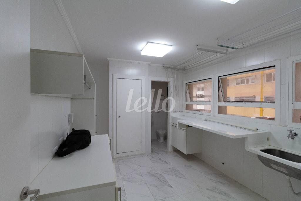 ÁREA DE SERVIÇO de Apartamento para alugar, Padrão com 284 m², 3 quartos e 4 vagas em Jardim Europa - São Paulo