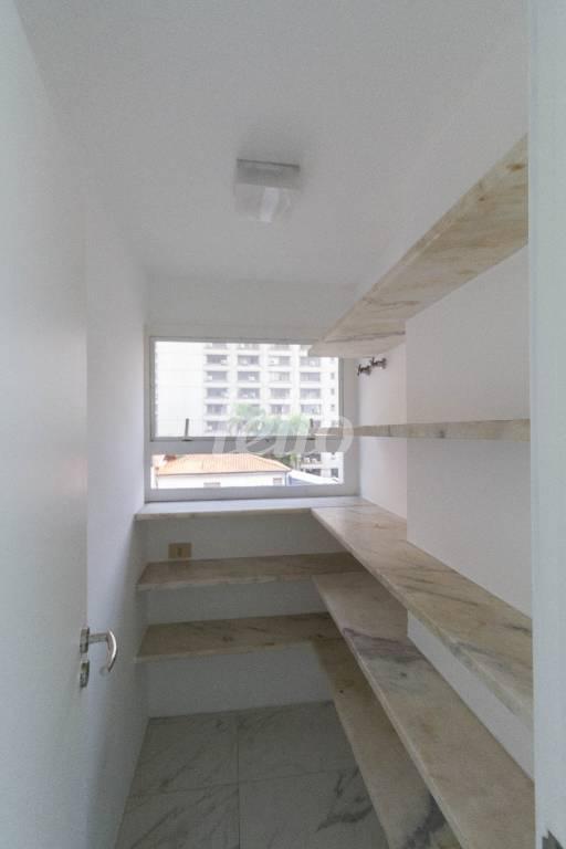 DESPENSA de Apartamento para alugar, Padrão com 284 m², 3 quartos e 4 vagas em Jardim Europa - São Paulo
