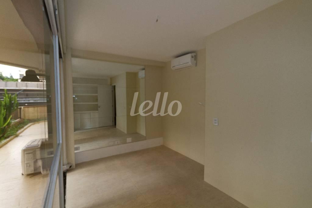SALA 1 INFERIOR de Apartamento para alugar, Padrão com 284 m², 3 quartos e 4 vagas em Jardim Europa - São Paulo
