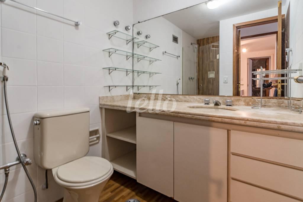 BANHEIRO SUÍTE 2 de Apartamento para alugar, Duplex com 100 m², 2 quartos e 2 vagas em Pinheiros - São Paulo