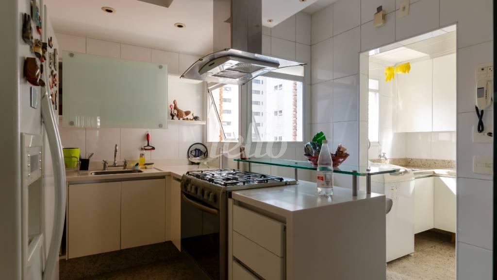 COZINHA de Apartamento à venda, Padrão com 105 m², 2 quartos e 2 vagas em Indianópolis - São Paulo