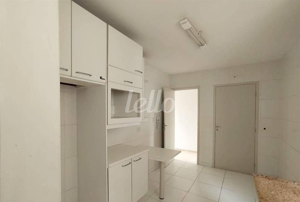 F de Apartamento à venda, Padrão com 80 m², 3 quartos e 2 vagas em Água Fria - São Paulo