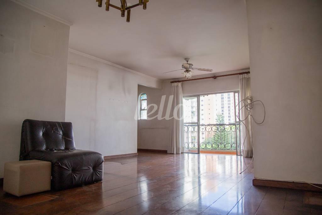 SALA de Apartamento à venda, Padrão com 131 m², 3 quartos e 2 vagas em Campo Belo - São Paulo