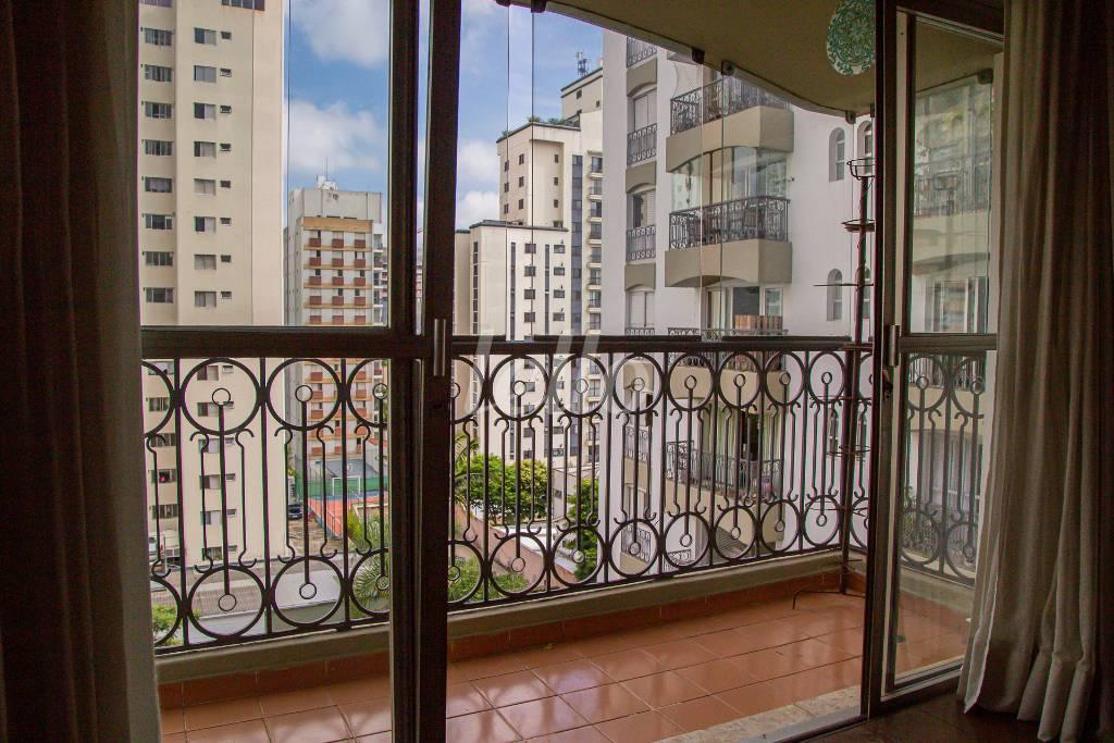 VARANDA de Apartamento à venda, Padrão com 131 m², 3 quartos e 2 vagas em Campo Belo - São Paulo