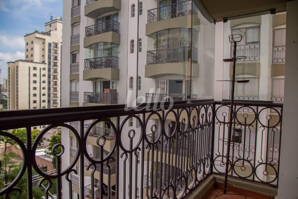 VARANDA de Apartamento à venda, Padrão com 131 m², 3 quartos e 2 vagas em Campo Belo - São Paulo