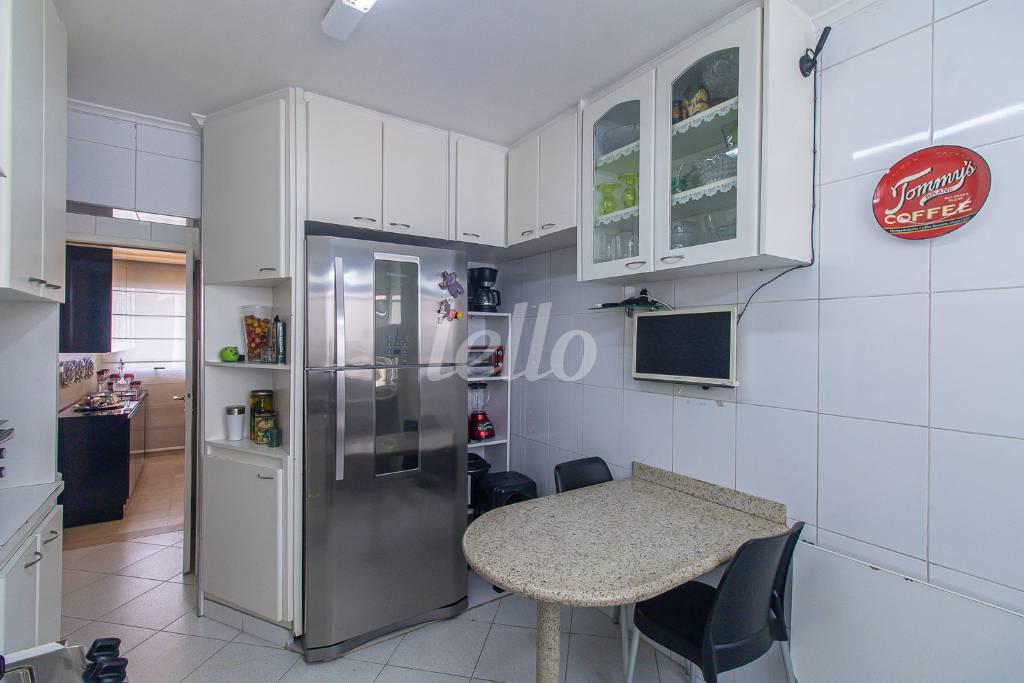 COZINHA de Apartamento para alugar, Padrão com 200 m², 3 quartos e 2 vagas em Itaim Bibi - São Paulo