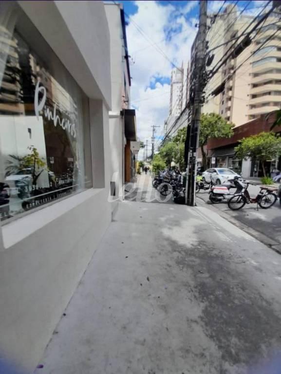FACHADA de Casa à venda, sobrado com 200 m², 3 quartos e 1 vaga em Pinheiros - São Paulo
