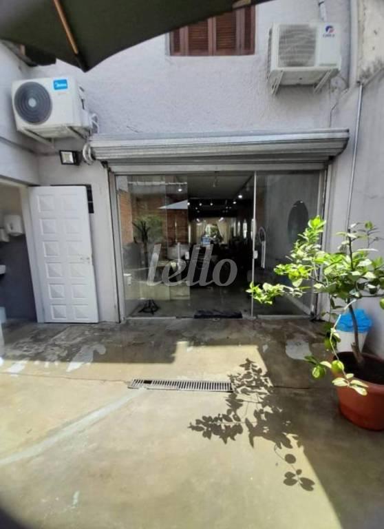 QUINTAL de Casa à venda, sobrado com 200 m², 3 quartos e 1 vaga em Pinheiros - São Paulo