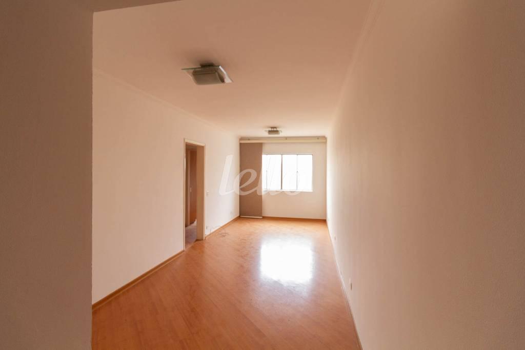 SALA de Apartamento à venda, Padrão com 74 m², 2 quartos e 2 vagas em Vila Dom Pedro Ii - São Paulo