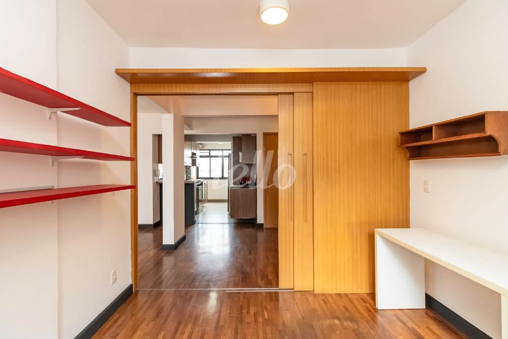 ESCRITÓRIO de Apartamento à venda, Padrão com 110 m², 3 quartos e 1 vaga em Cerqueira César - São Paulo
