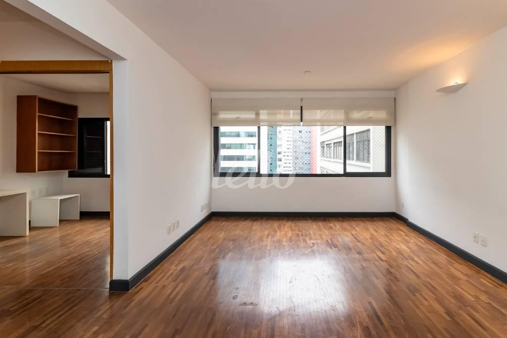 SALA de Apartamento à venda, Padrão com 110 m², 3 quartos e 1 vaga em Cerqueira César - São Paulo