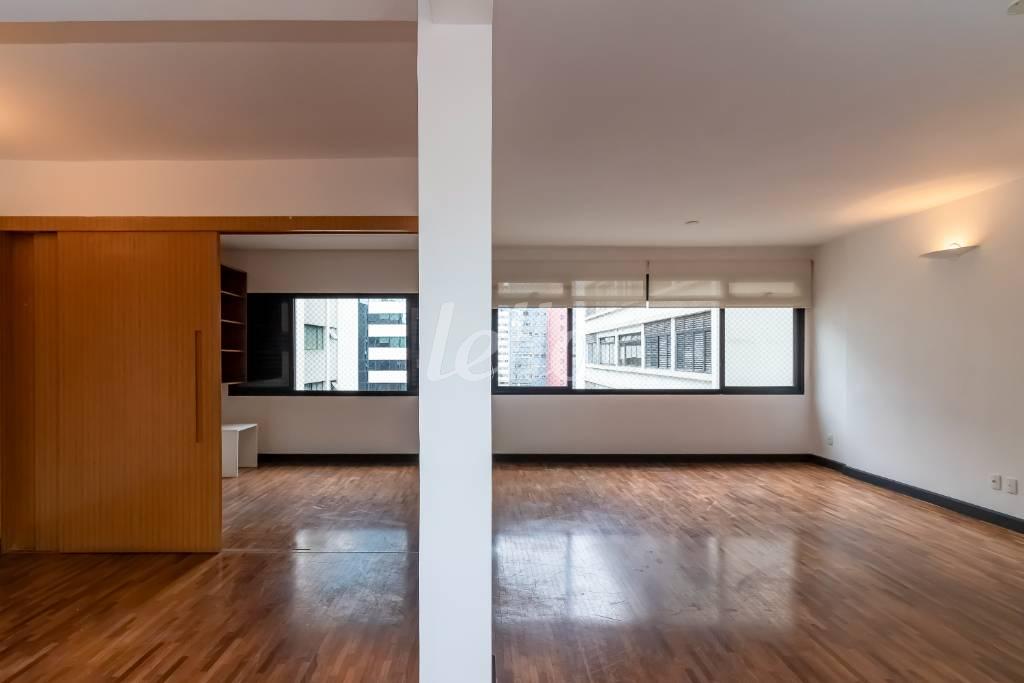 SALA de Apartamento para alugar, Padrão com 110 m², 2 quartos e 1 vaga em Cerqueira César - São Paulo
