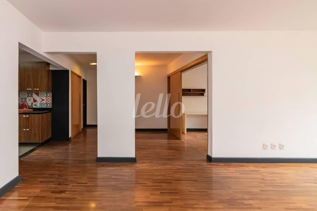 SALA de Apartamento para alugar, Padrão com 110 m², 2 quartos e 1 vaga em Cerqueira César - São Paulo