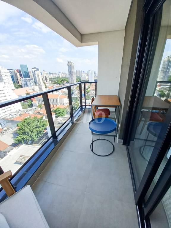 VARANDA 2 de Apartamento para alugar, Padrão com 74 m², 2 quartos e 1 vaga em Pinheiros - São Paulo