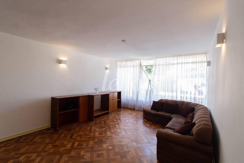 SALA de Casa para alugar, sobrado com 283 m², e 3 vagas em Vila Mariana - São Paulo