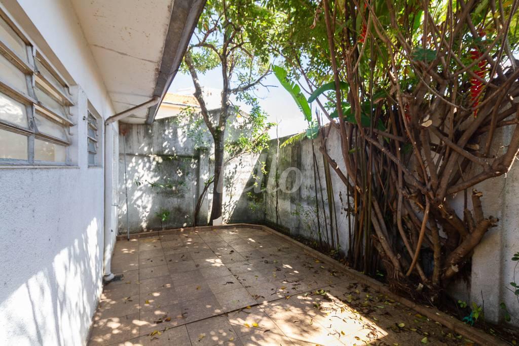 QUINTAL DOS FUNDOS de Casa para alugar, sobrado com 283 m², e 3 vagas em Vila Mariana - São Paulo
