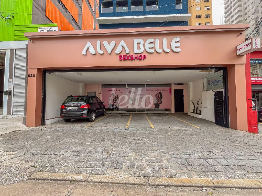 GARAGEM de Loja para alugar, Padrão com 225 m², e 3 vagas em Indianópolis - São Paulo