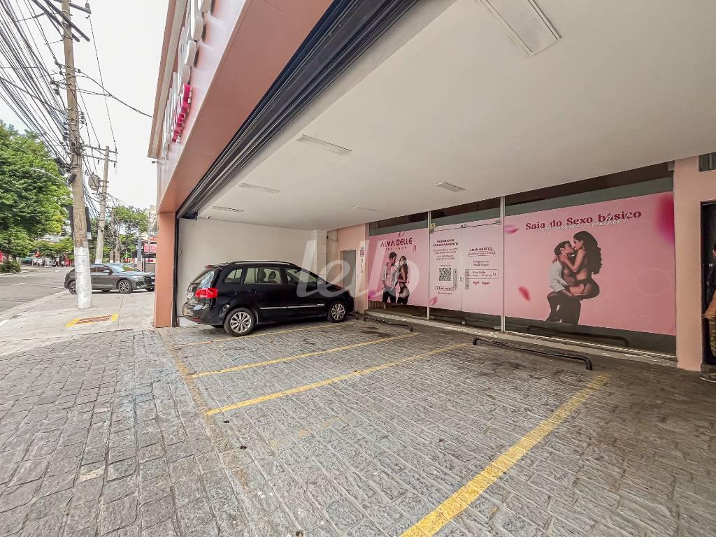 GARAGEM de Loja para alugar, Padrão com 225 m², e 3 vagas em Indianópolis - São Paulo