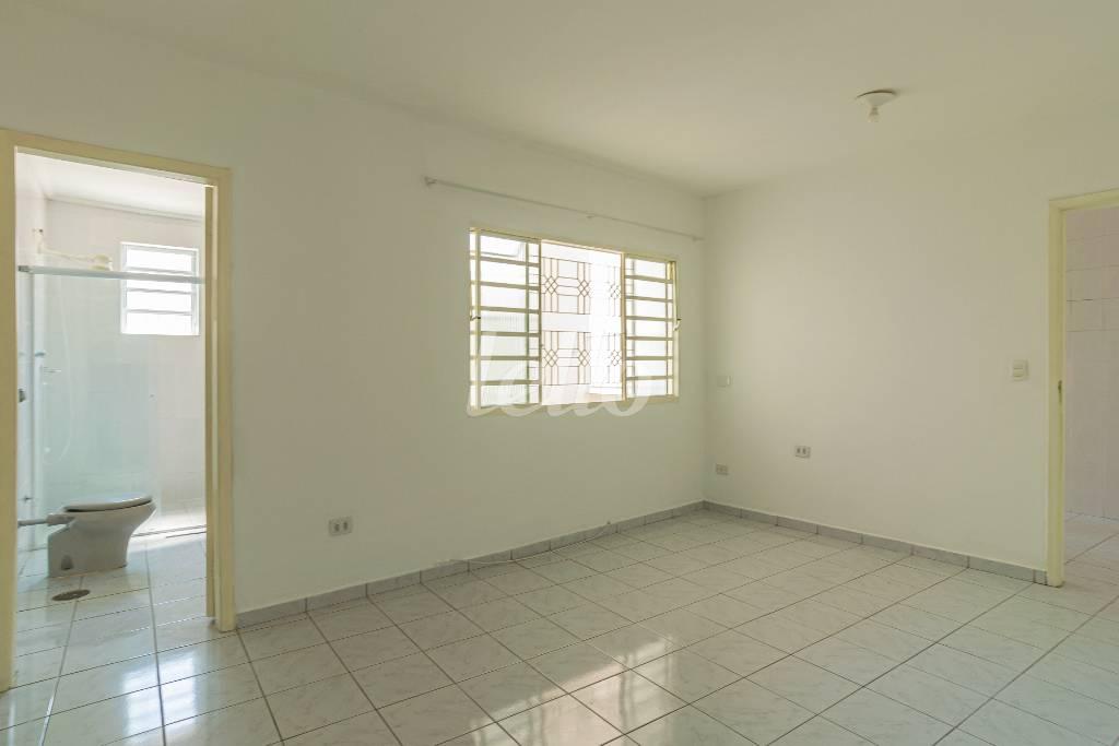 SUITE de Casa para alugar, térrea com 170 m², 3 quartos e 6 vagas em Vila Paiva - São Paulo