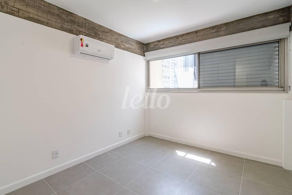 SUITE de Apartamento para alugar, Padrão com 121 m², 4 quartos e 1 vaga em Itaim Bibi - São Paulo
