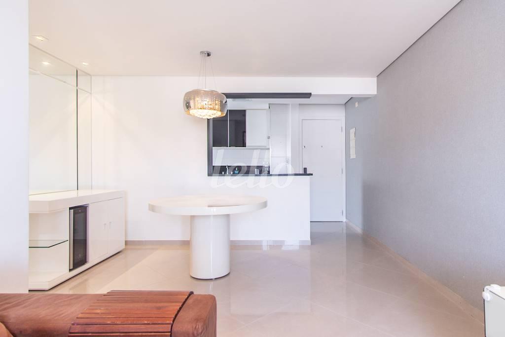 01SALA_004 de Apartamento para alugar, Padrão com 76 m², 3 quartos e 2 vagas em Vila Regente Feijó - São Paulo