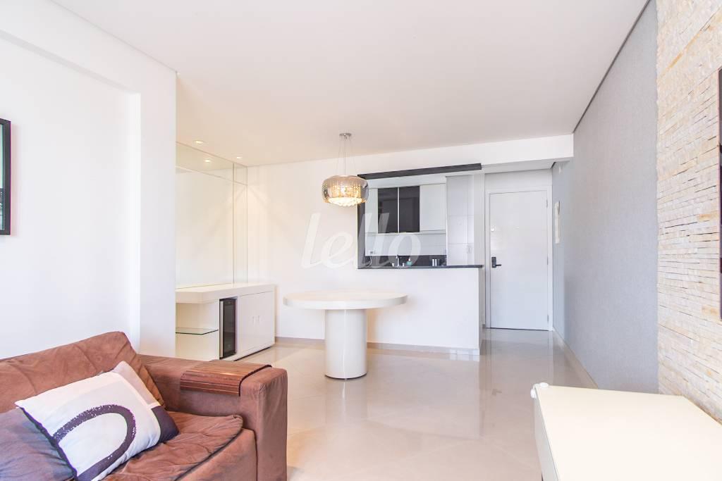 01SALA_006 de Apartamento para alugar, Padrão com 76 m², 3 quartos e 2 vagas em Vila Regente Feijó - São Paulo