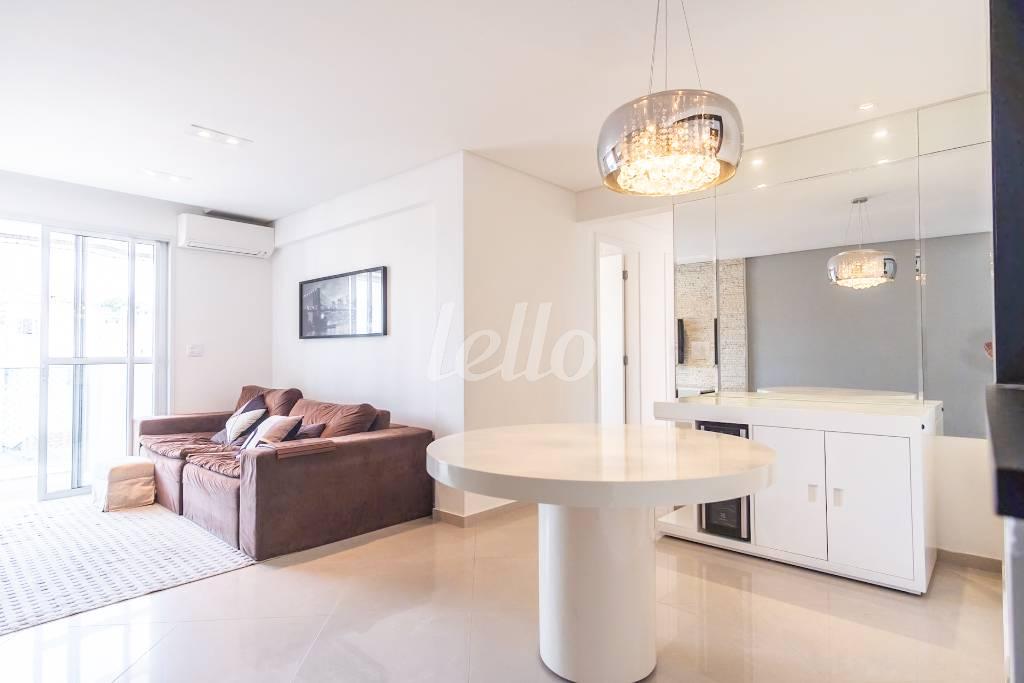 01SALA_007 de Apartamento para alugar, Padrão com 76 m², 3 quartos e 2 vagas em Vila Regente Feijó - São Paulo