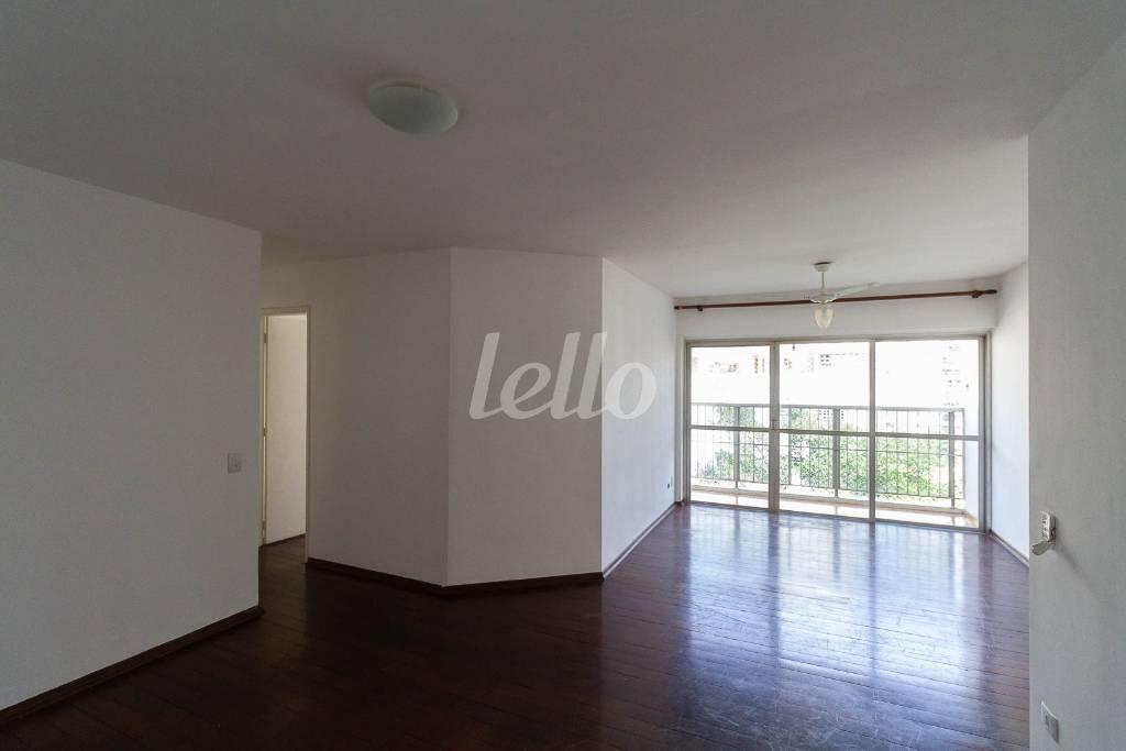 SALA de Apartamento para alugar, Padrão com 110 m², 4 quartos e 2 vagas em Pinheiros - São Paulo