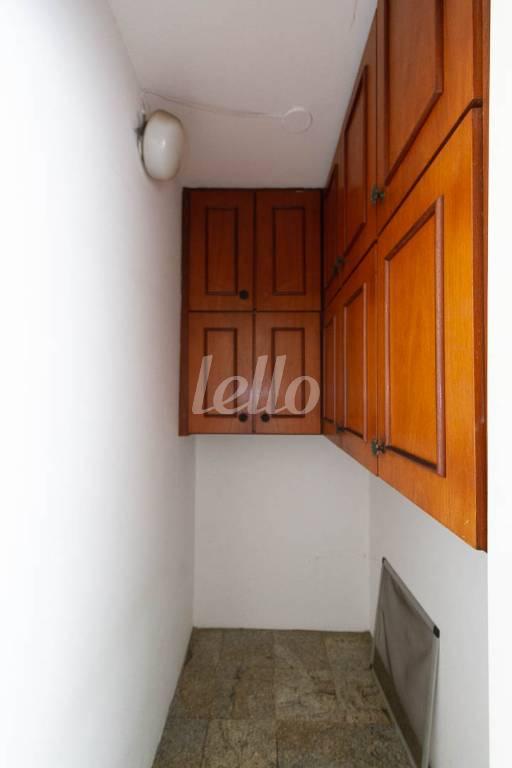 AREA DE SERVIÇO de Apartamento para alugar, Padrão com 110 m², 4 quartos e 2 vagas em Pinheiros - São Paulo