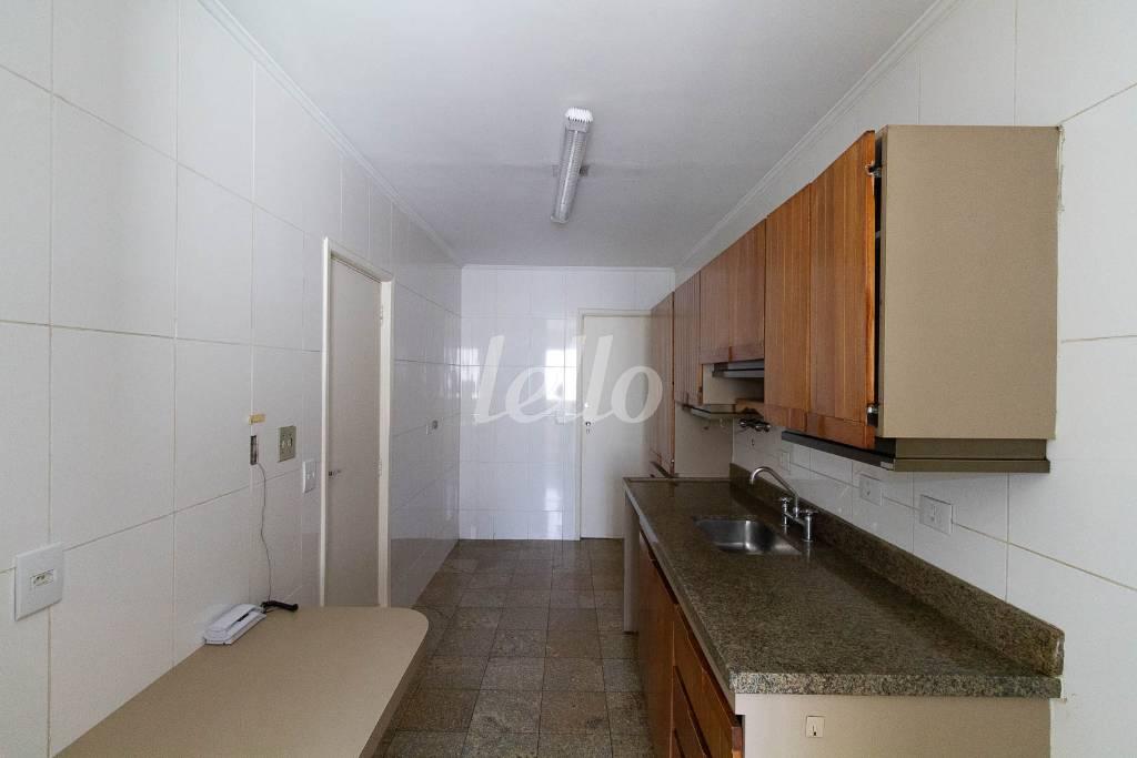 COZINHA de Apartamento para alugar, Padrão com 110 m², 4 quartos e 2 vagas em Pinheiros - São Paulo