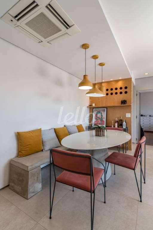 SALA de Apartamento para alugar, Padrão com 72 m², 1 quarto e 1 vaga em Vila Madalena - São Paulo
