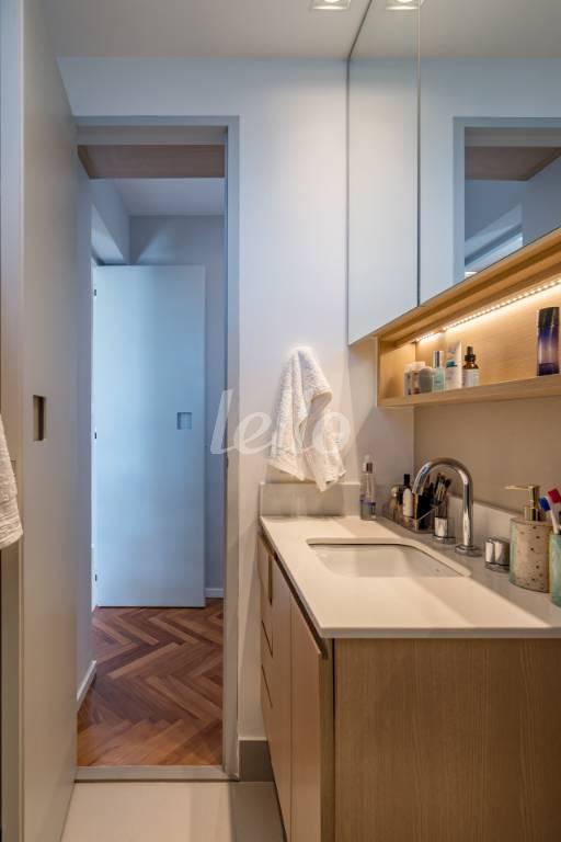BANHEIRO SUITE de Apartamento para alugar, Padrão com 72 m², 1 quarto e 1 vaga em Vila Madalena - São Paulo