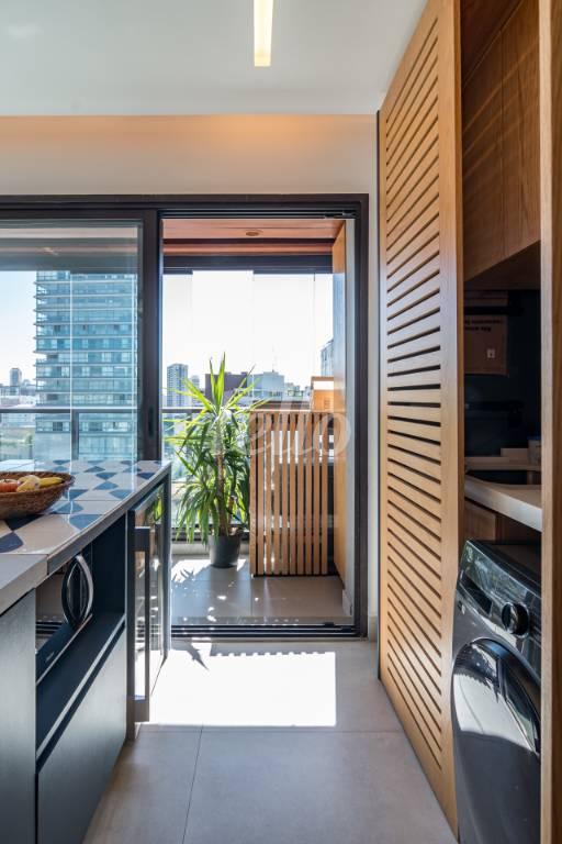 AREA DE SERVIÇO de Apartamento para alugar, Padrão com 72 m², 1 quarto e 1 vaga em Vila Madalena - São Paulo