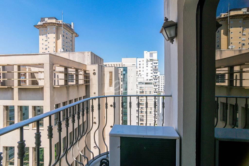 VARANDA de Apartamento à venda, Triplex com 221 m², 1 quarto e 2 vagas em Jardim Paulista - São Paulo