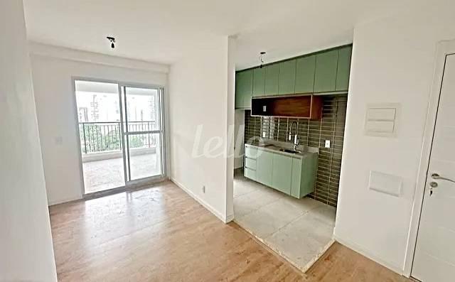 LIVING de Apartamento à venda, Padrão com 69 m², 2 quartos e 1 vaga em Jardim Caravelas - São Paulo